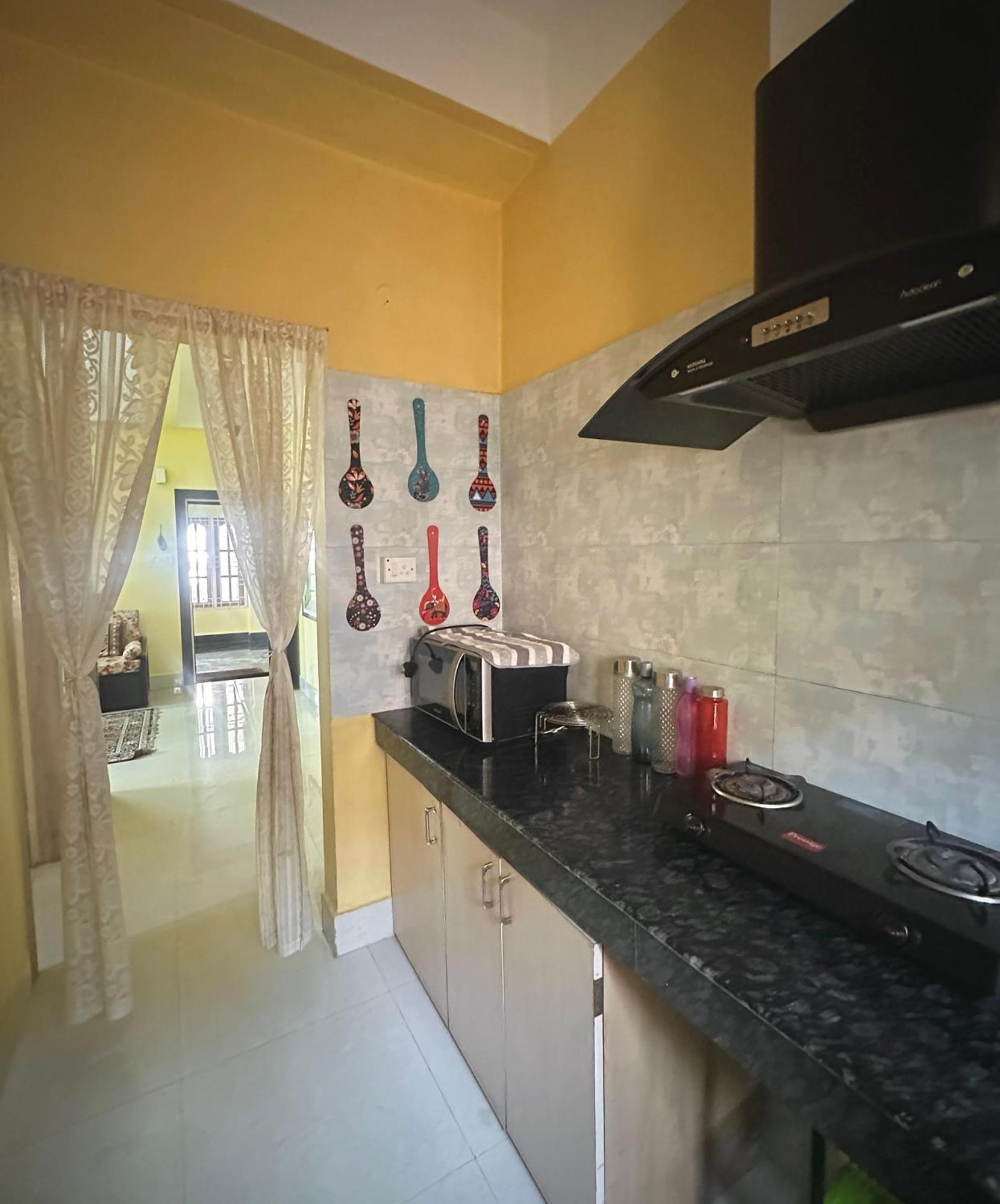 Three Little Birds Homestay Guwahati Esterno foto